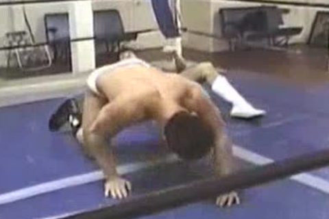 Looking for private match or figure 4 leglocks 
