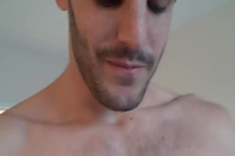 Muscle amateur gets a buzz out of loud sex