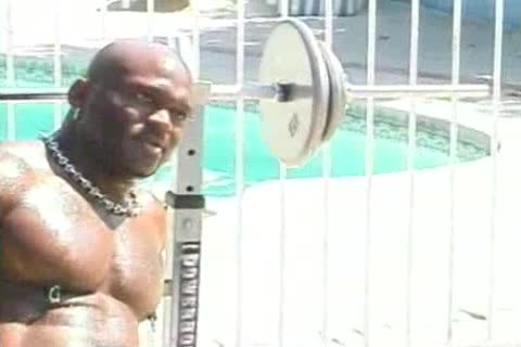 Weightlifter anally pokes Annoying Twerp