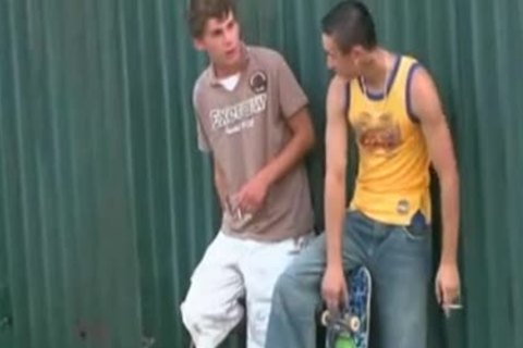 young Skaters bare Outdoor