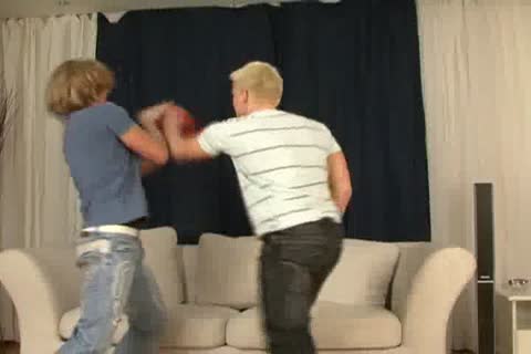 2 Blond lads