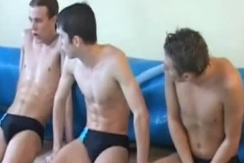 nudeback Swimteam 4some, with homosexual teach & DP