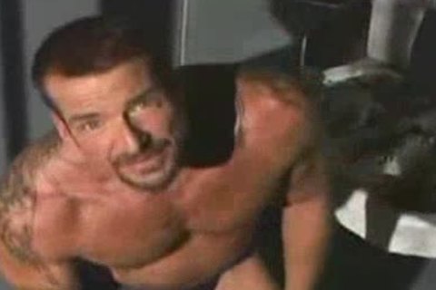 Jailbirds enjoying Tthis chabmselves