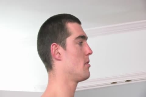 dude W/ nice Body Jacking-Off