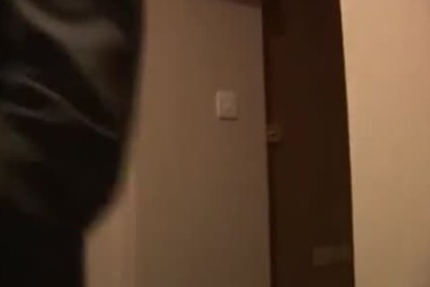 old man traines How To pound