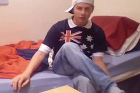 Geiler stud  Wixt Seinen Geilen Schwanz Auf Dem bett