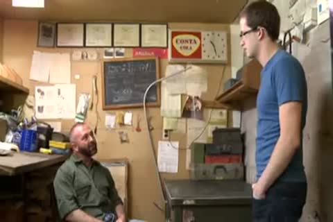 Hung Nerd And Tthowdys man Bear