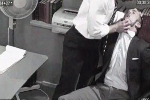 Cop bonks A chap In Detention Very Hard