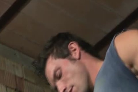 Mechanics bare poked butt