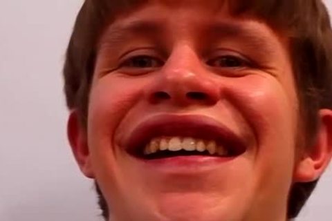 threesome twinks Justin Mack And Peewee Know How To Party