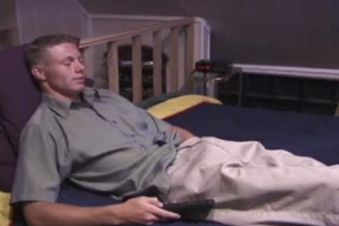 Straight teen Justin Beats Off