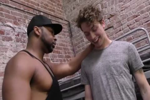 thick dark chap banging A Whiteboi In The Prison