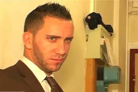 Full video: A innocent Vendor twink Serviced His gigantic penis By A twink!
