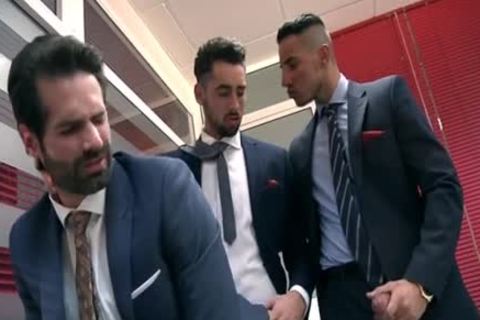 Muscle gay 3some With Facial