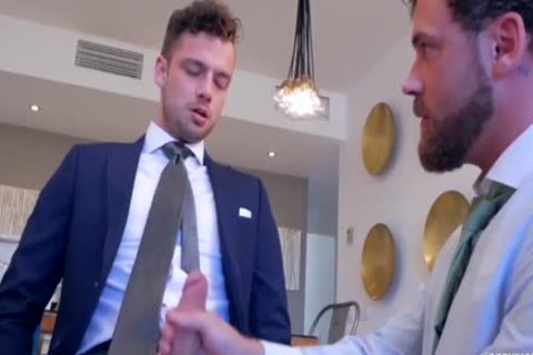 Making It gigantic - The Roommate