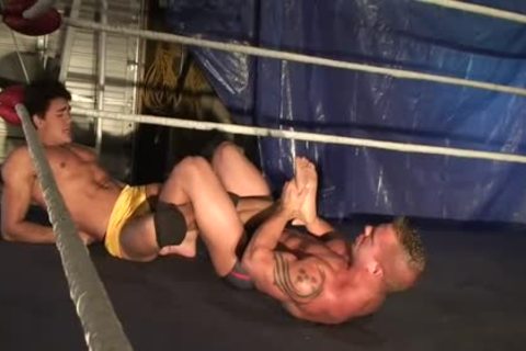 Wrestling delicious Bulge (no naked)