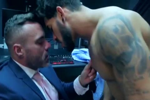 Big cock Manuel Skye kissing each other