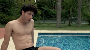 Latin Leche: Muscle raw pumping in the pool