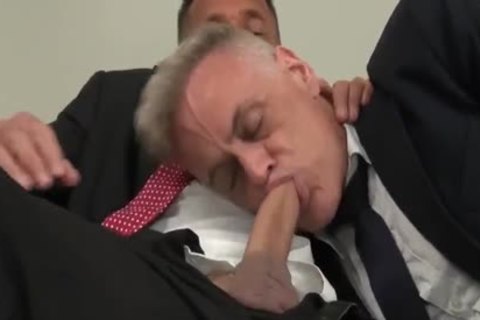 Muscle Daddy bonks Daddy