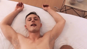 Czech Hunter: Czech twink bareback handjob indoors