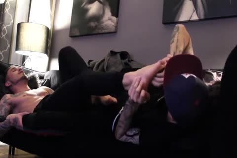 filthy Tatted dude With beautiful Feet acquires Worshiped And Cums