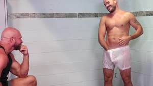 ExtraBigDicks: Sex plus bald gay Killian Knox