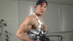 EastBoys.com: Muscled amateur gets a buzz out of the best sex