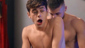 DrillMyHole.com - Muscle Devy gets getting a facial