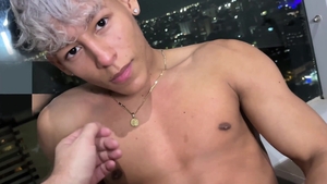 EastBoys.com: Super cute colombian gay cumshot outdoors
