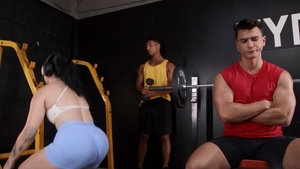 Men: Bulge Meets Muscles at the Gym