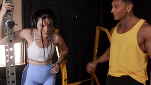 Men: Bulge Meets Muscles at the Gym