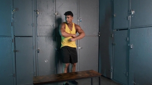 Men: Bulge Meets Muscles at the Gym