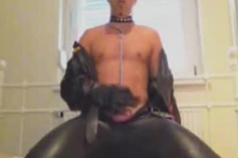 Leatthis chabrboy smoking and jerking off with poppers in leatthis chabr