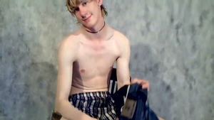 teensandtwinks: Gorgeous Mark Soloing with That Big One
