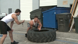 Men: Muscular Men Mix it Up