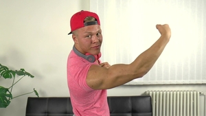 Masturbating with Muscles - A Cam-to-Cam Show