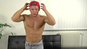 Masturbating with Muscles - A Cam-to-Cam Show
