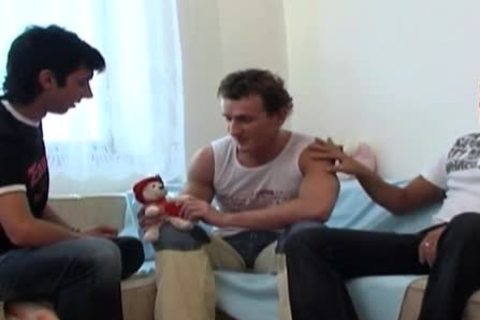 3 fit dudes shove unprotected peniss in eachawtthis chabrs gazoo